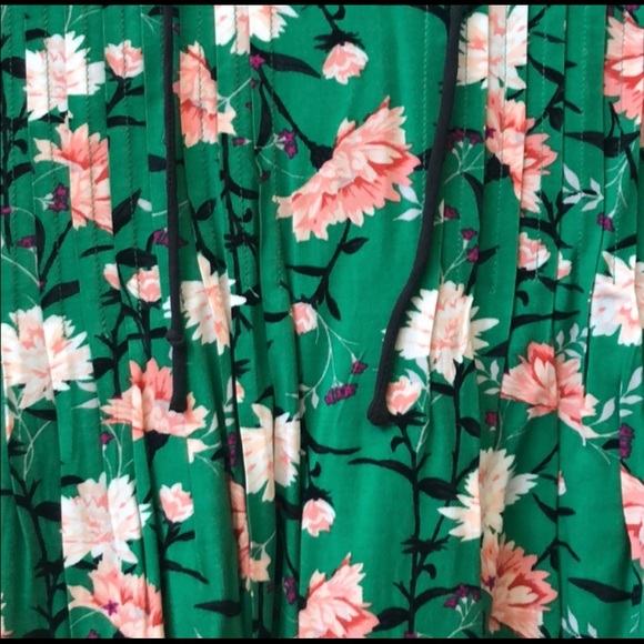 Old Navy v-neck tie Floral Tunic with pleats green - Picture 3 of 4